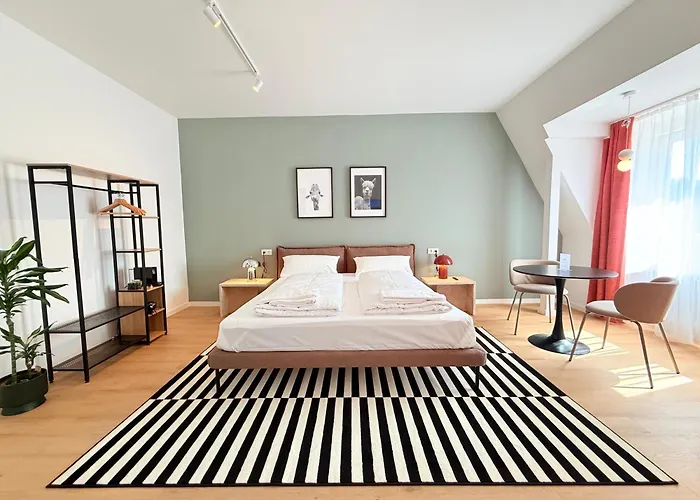 Smart Stayzz Hotel *