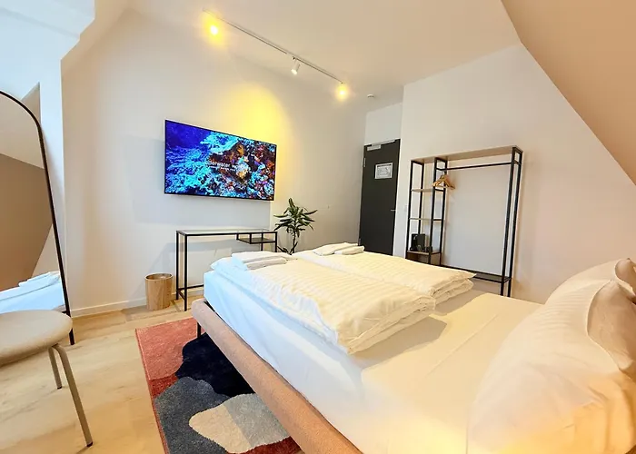 Smart Stayzz Hotel *
